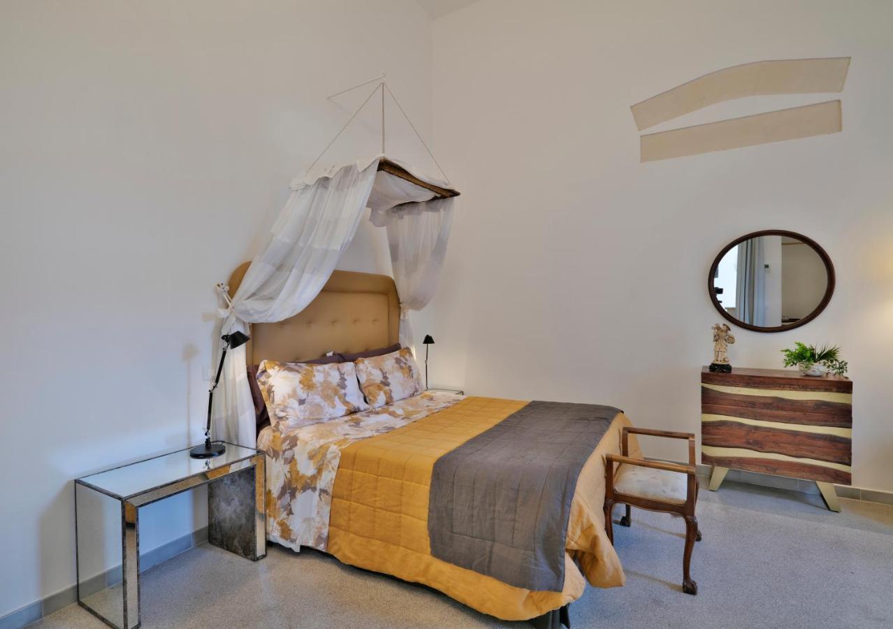 Palazzo Rollo Bed & Breakfast Lecce Bagian luar foto