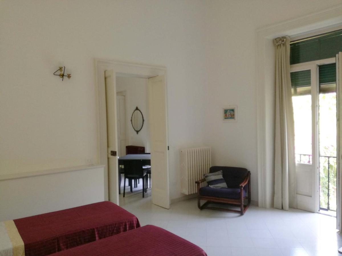 Palazzo Rollo Bed & Breakfast Lecce Bagian luar foto