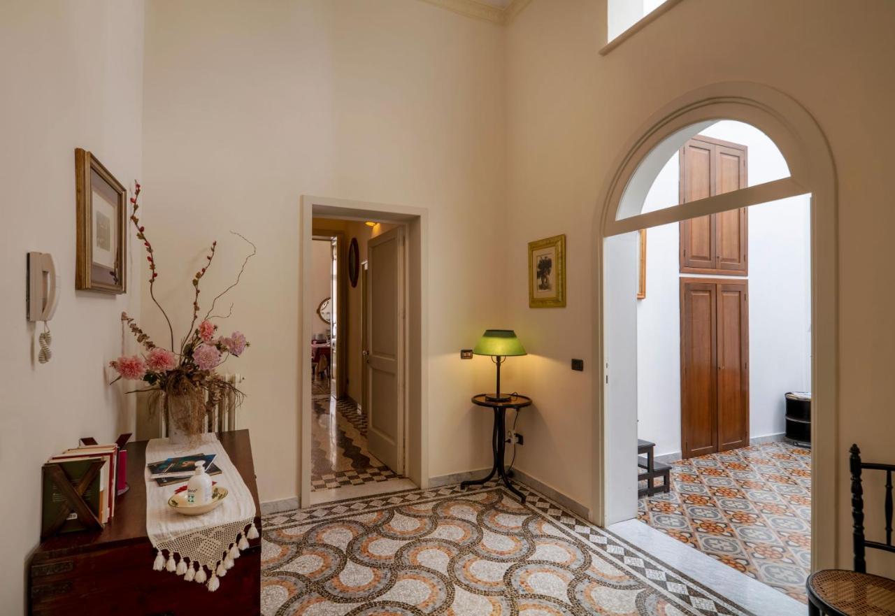 Palazzo Rollo Bed & Breakfast Lecce Bagian luar foto