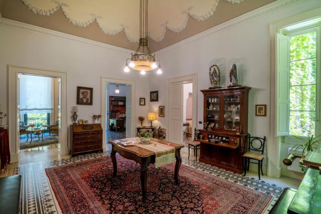 Palazzo Rollo Bed & Breakfast Lecce Bagian luar foto