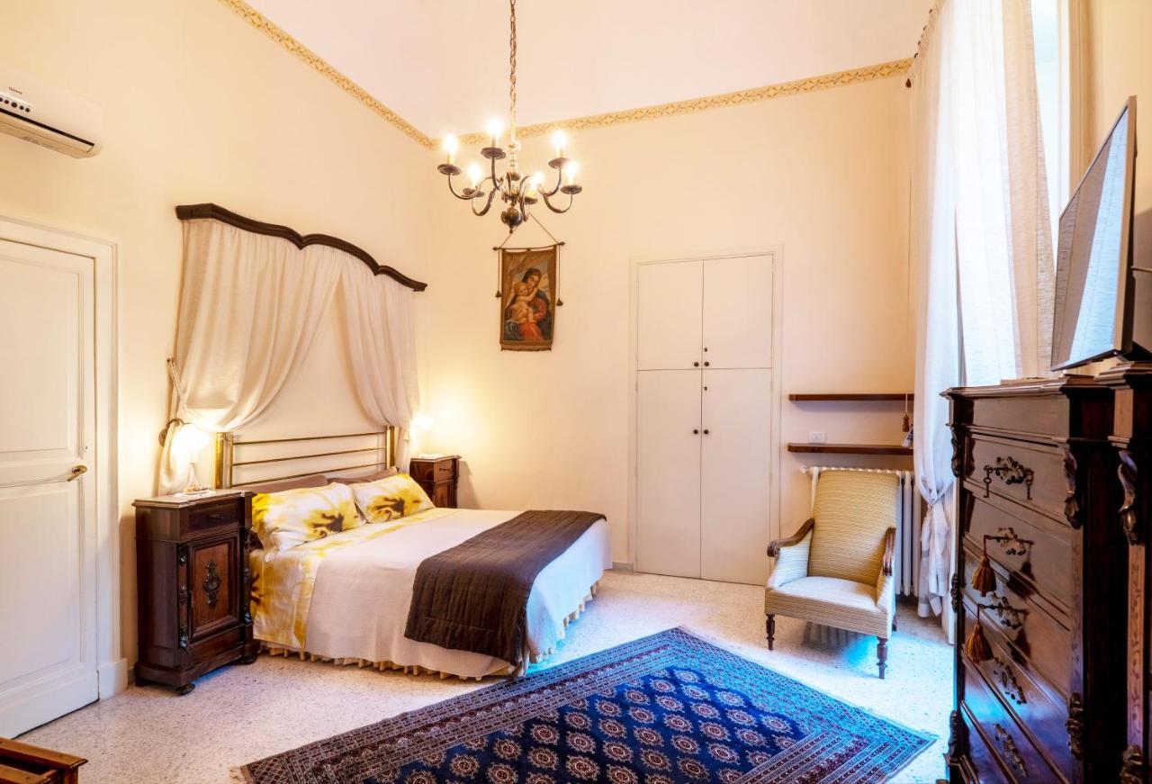 Palazzo Rollo Bed & Breakfast Lecce Bagian luar foto