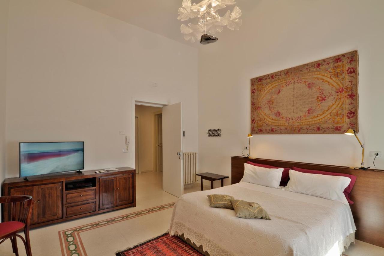 Palazzo Rollo Bed & Breakfast Lecce Bagian luar foto
