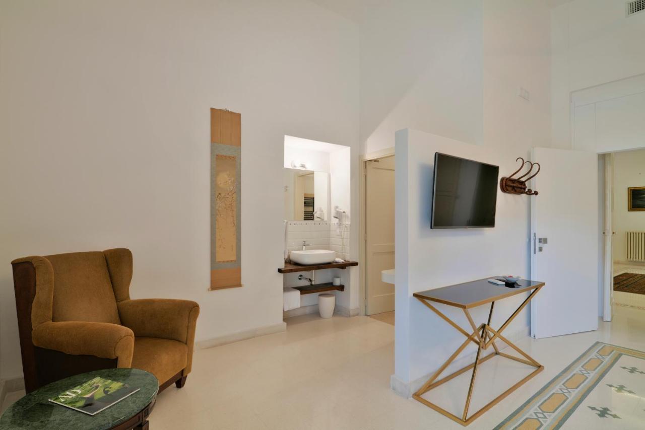 Palazzo Rollo Bed & Breakfast Lecce Bagian luar foto