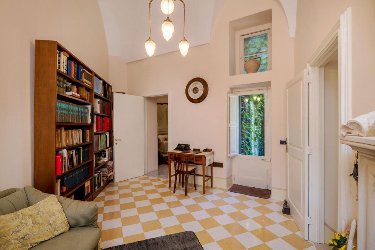 Palazzo Rollo Bed & Breakfast Lecce Bagian luar foto