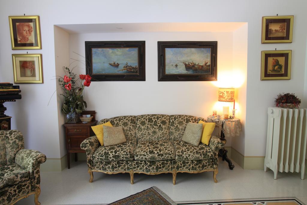 Palazzo Rollo Bed & Breakfast Lecce Bagian luar foto
