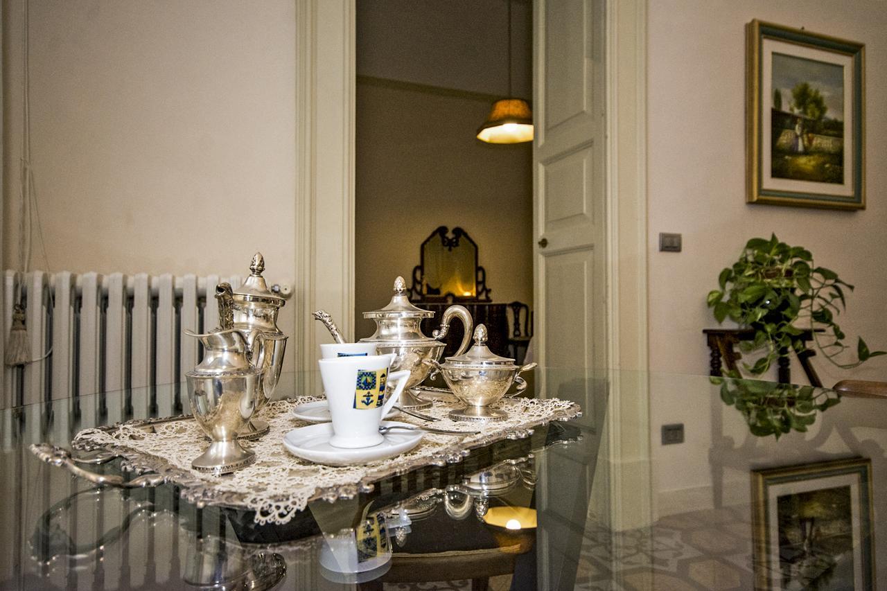 Palazzo Rollo Bed & Breakfast Lecce Bagian luar foto