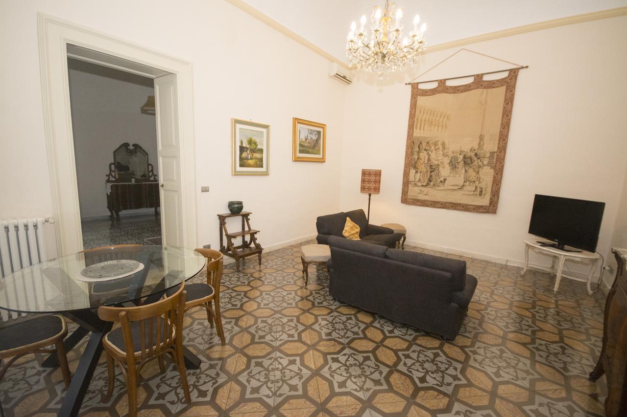 Palazzo Rollo Bed & Breakfast Lecce Bagian luar foto